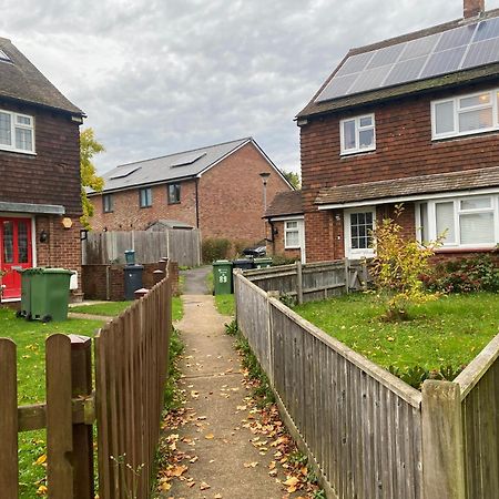 Worplesdon Cosy Apartment With Private Access And Kitchenette In Guildford (Adults Only) מראה חיצוני תמונה